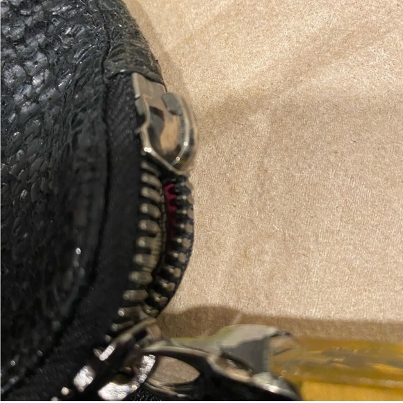 Henri Bendel Debutant shiny Black Leather Clutch Purse vintage compact mirror - Picture 11 of 14